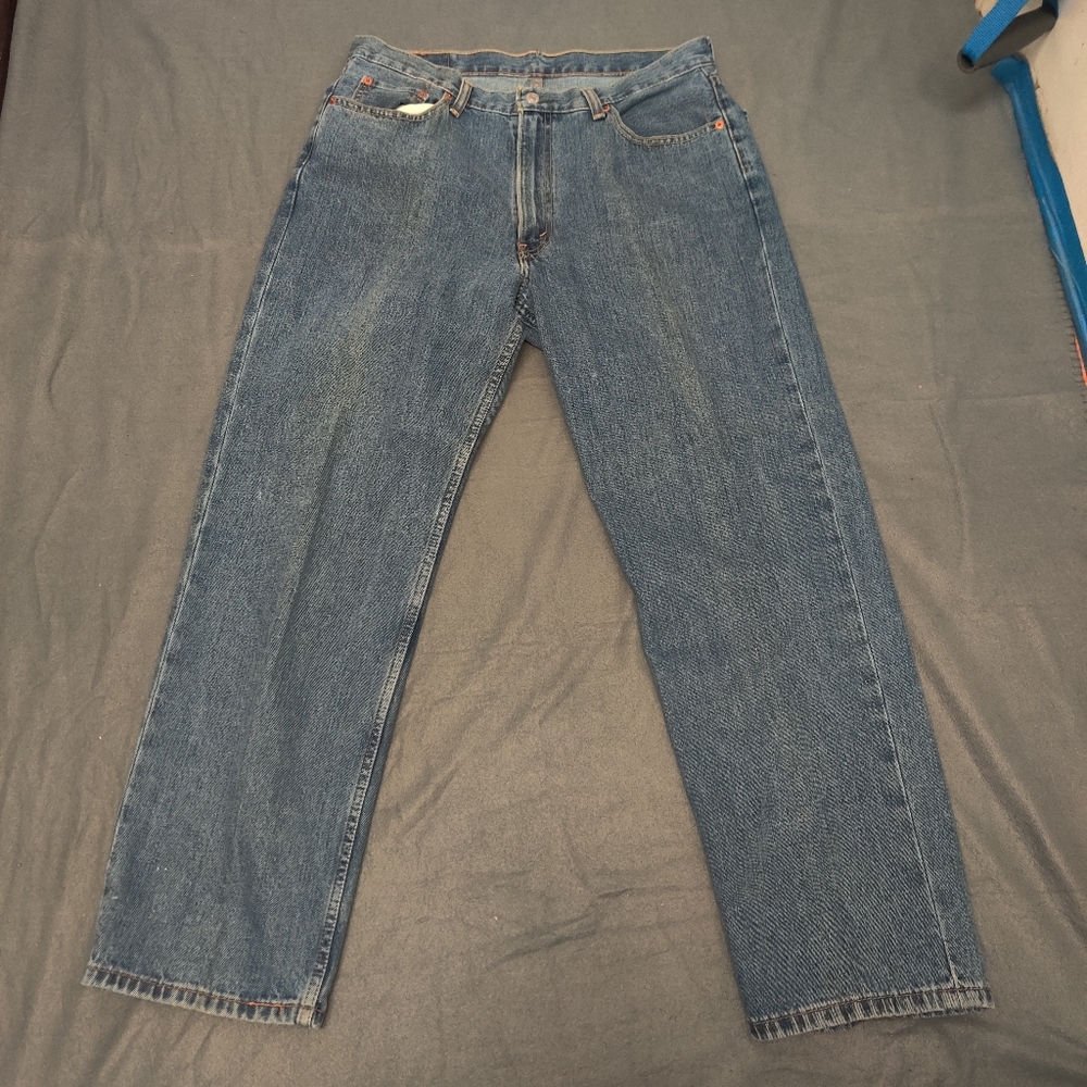 Levia 550 blue jeans sz 35 x 31